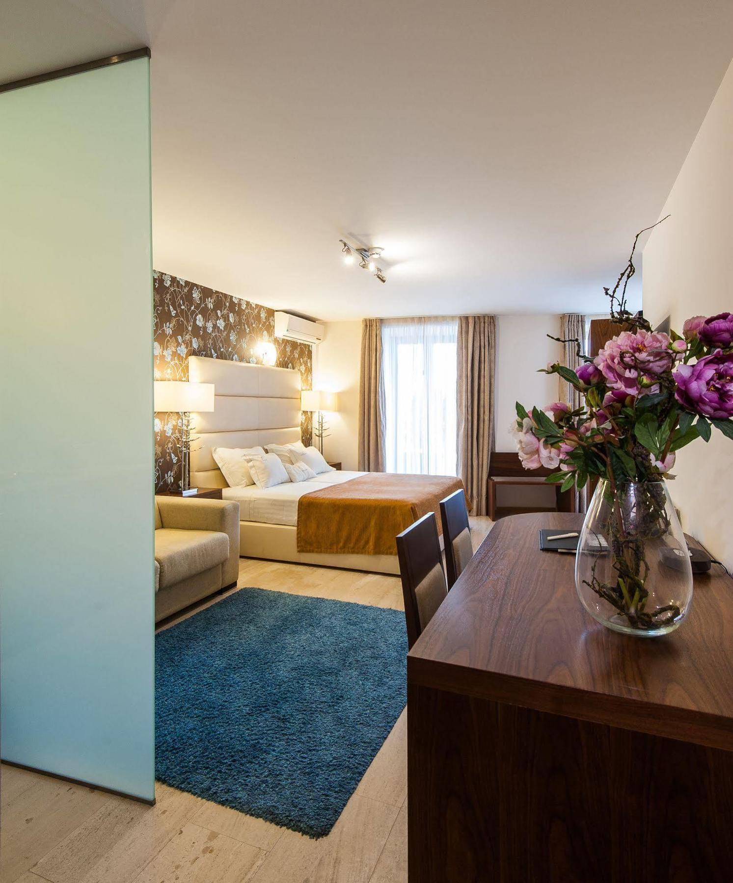 Aparthotel Vitoria Village